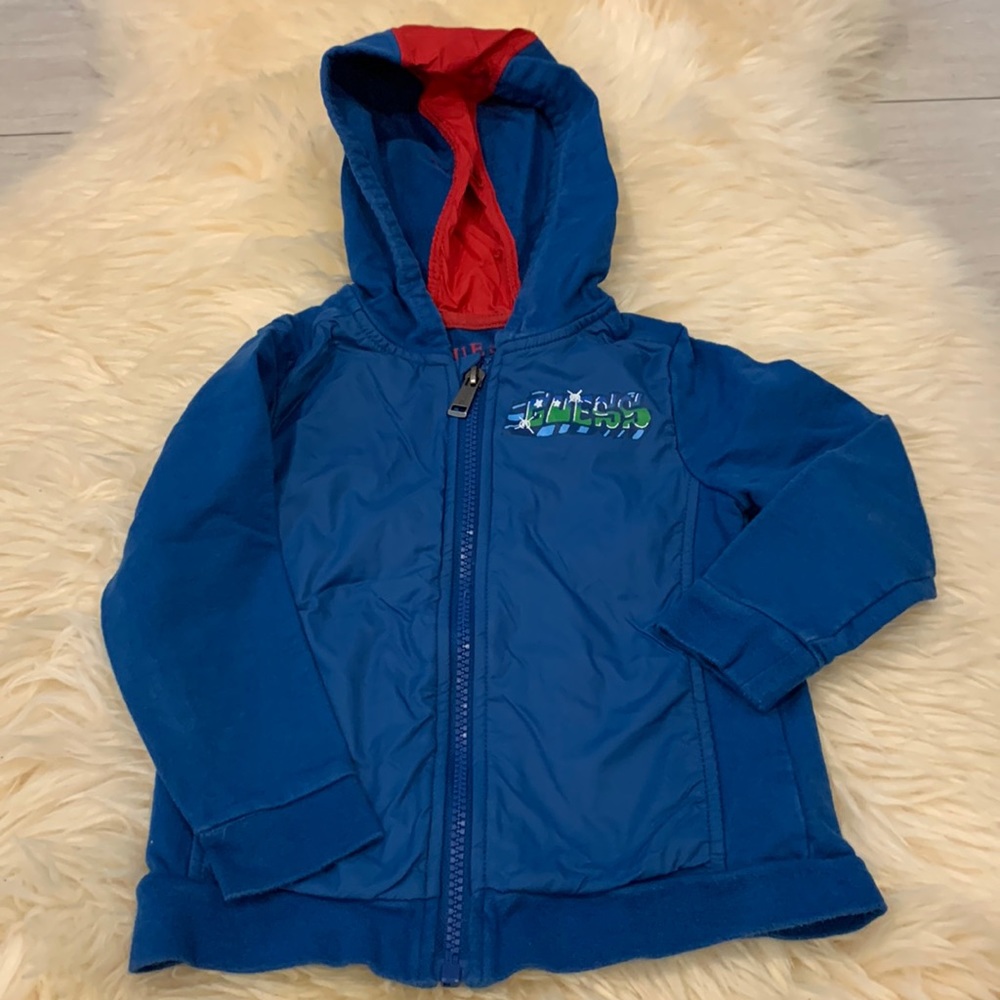 Guess Zipper Hoodie Jacket in Blue/Red/Yellow in Size 3T with Guess Logo